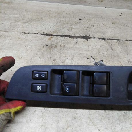 blok-upravleniia-steklopodieemnikami-nissan-tiida-i-art-109975-big-0
