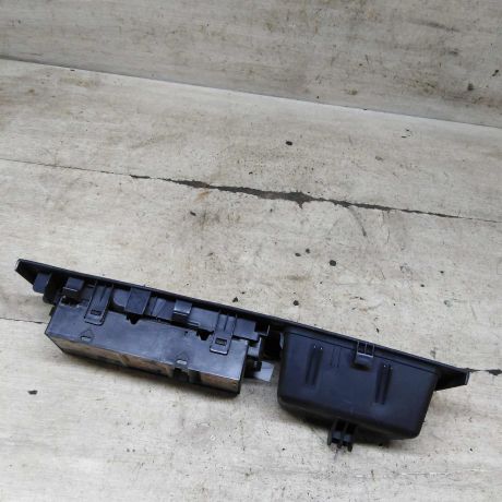 blok-upravleniia-steklopodieemnikami-nissan-tiida-i-art-109975-big-2