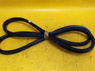 uplotnitelnaia-rezinka-dveri-peredniaia-pravaia-hyundai-getz-sa2-art-13926