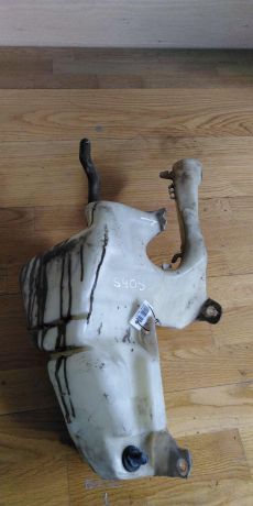 bacok-omyvaiushhei-zidkosti-lobovogo-stekla-volvo-s40-art-14156-big-2