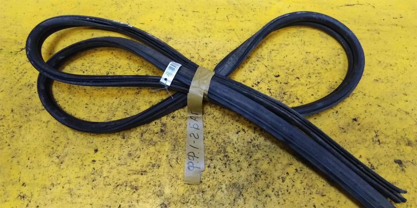 uplotnitelnaia-rezinka-kryski-bagaznika-ford-focus-i-art-14620-big-1