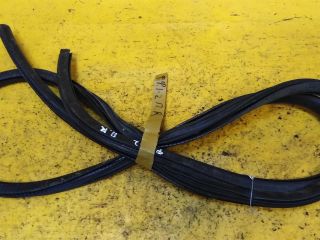 uplotnitelnaia-rezinka-dveri-peredniaia-pravaia-ford-focus-i-art-14622