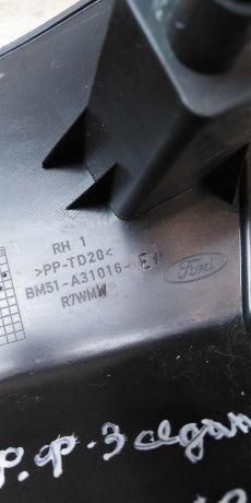 oblicovka-stoiki-zadnaia-pravaia-nizniaia-ford-focus-iii-art-15089-big-3