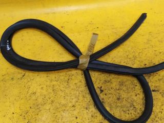 uplotnitelnaia-rezinka-dveri-zadniaia-levaia-ford-focus-i-art-15100