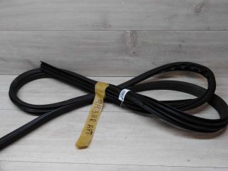 uplotnitelnaia-rezinka-dveri-peredniaia-pravaia-ford-focus-iii-art-15550