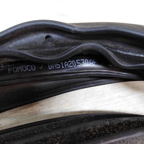 uplotnitelnaia-rezinka-dveri-peredniaia-pravaia-ford-focus-iii-art-15550-big-2