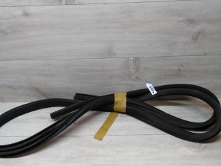 uplotnitelnaia-rezinka-dveri-zadniaia-pravaia-ford-focus-iii-art-15553