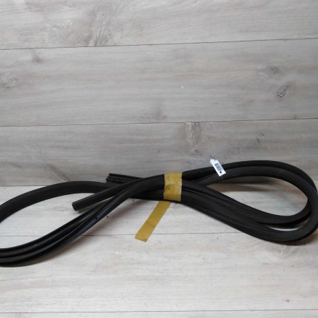 uplotnitelnaia-rezinka-dveri-zadniaia-pravaia-ford-focus-iii-art-15553-big-0