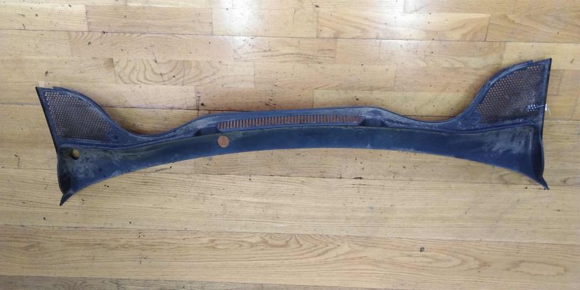 vodootvodiashhii-shhitok-volkswagen-polo-sedan-art-16794-big-0