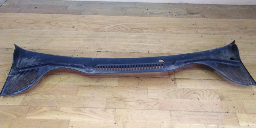 vodootvodiashhii-shhitok-volkswagen-polo-sedan-art-16794-big-1