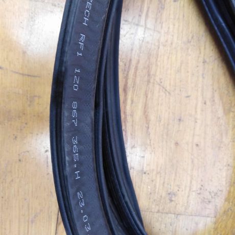 rezinka-uplotnitelnaia-dveri-skoda-octavia-a5-art-16896-big-1