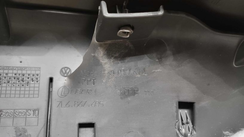 obsivka-kryski-bagaznika-volkswagen-touareg-art-20019-big-3