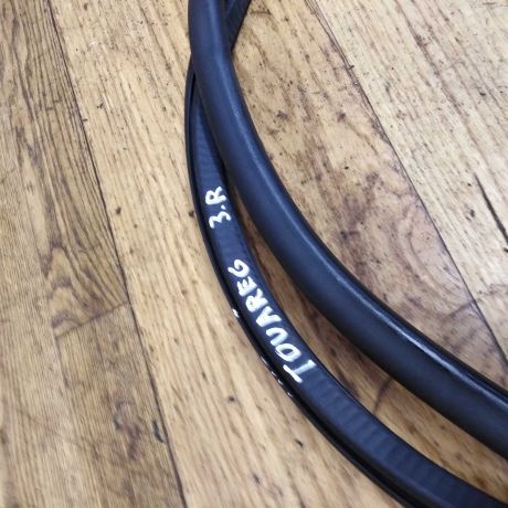 rezinka-uplotnitelnaia-zadniaia-pravaia-volkswagen-touare-art-20070-big-1