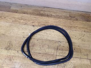 rezinka-uplotnitelnaia-zadniaia-levaia-volkswagen-touareg-art-20071