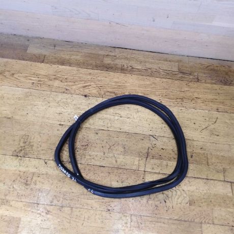 rezinka-uplotnitelnaia-zadniaia-levaia-volkswagen-touareg-art-20071-big-0