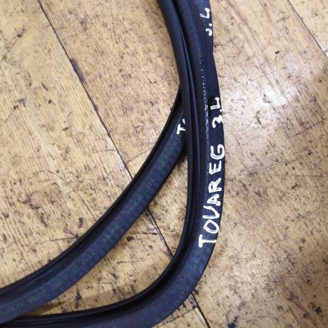 rezinka-uplotnitelnaia-zadniaia-levaia-volkswagen-touareg-art-20071-big-1