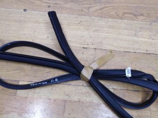 rezinka-uplotnitelnaia-peredniaia-pravaia-ford-fusion-art-20866