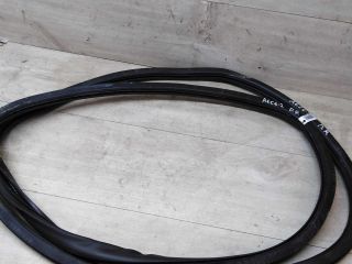 rezinka-uplotnitel-dveri-peredniaia-pravaia-audi-a6-c6-art-20902