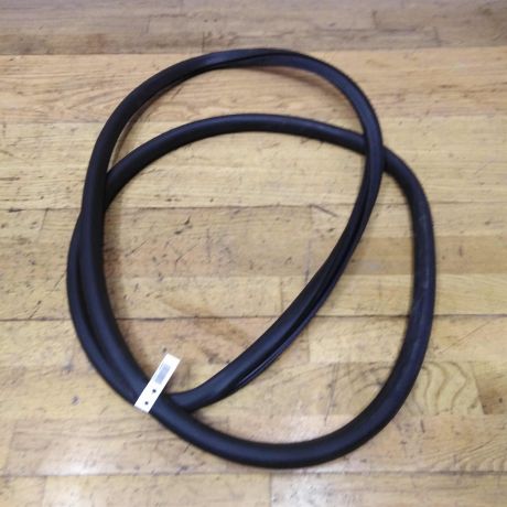 rezinka-uplotnitelnaia-dveri-zadniaia-pravaia-sedan-volkswagen-passat-b6-art-21219-big-0