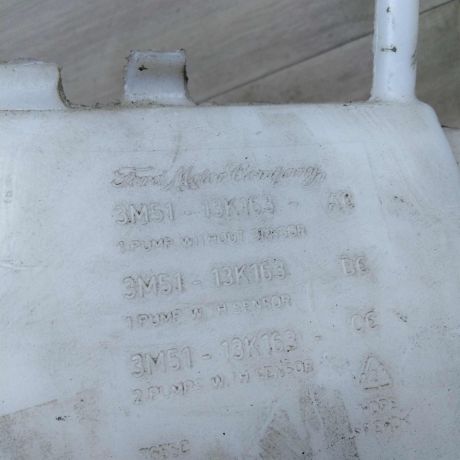 bacok-omyvatelia-lobovogo-stekla-ford-c-max-art-21516-big-1