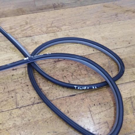 rezinka-uplotnitelnaia-dveri-zadniaia-levaia-toyota-camry-v40-art-22675-big-0