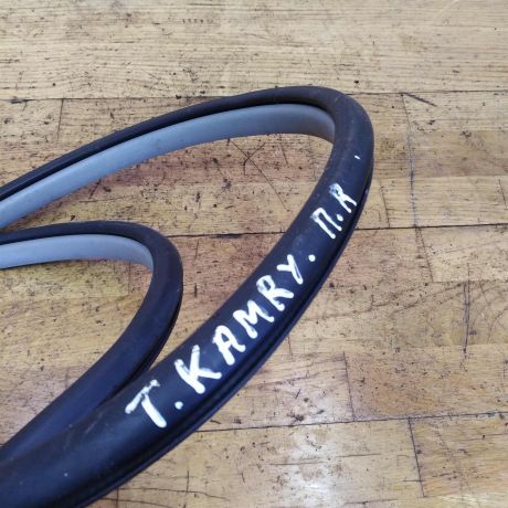 rezinka-uplotnitelnaia-dveri-peredniaia-pravaia-toyota-camry-v40-art-22677-big-2