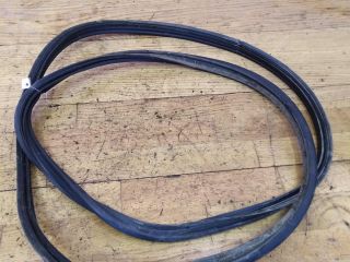 rezinka-uplotnitelnaia-bagaznika-toyota-camry-v40-art-22679