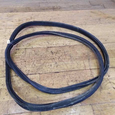 rezinka-uplotnitelnaia-bagaznika-toyota-camry-v40-art-22679-big-0