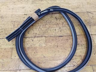 rezinka-uplotnitelnaia-dveri-peredniaia-levaia-toyota-camry-v40-art-22680