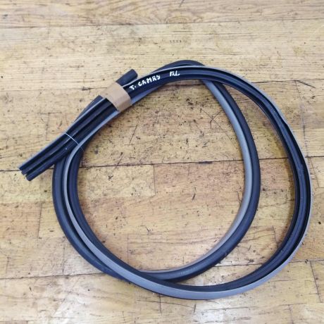 rezinka-uplotnitelnaia-dveri-peredniaia-levaia-toyota-camry-v40-art-22680-big-0