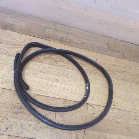 rezinka-uplotnitelnaia-dveri-peredniaia-pravaia-hyundai-solaris-art-22825-big-0