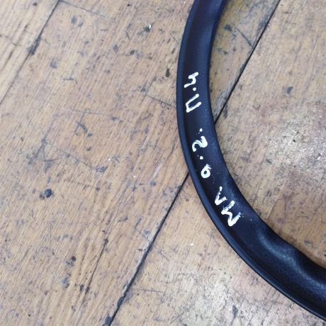 rezinka-uplotnitelnaia-peredniaia-levaia-mitsubishi-lancer-9-art-23636-big-1