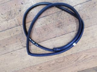 rezinka-uplotnitelnaia-zadniaia-levaia-kia-ceed-art-23772