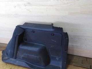 obsivka-bagaznika-pravaia-toyota-rav4-art-24757