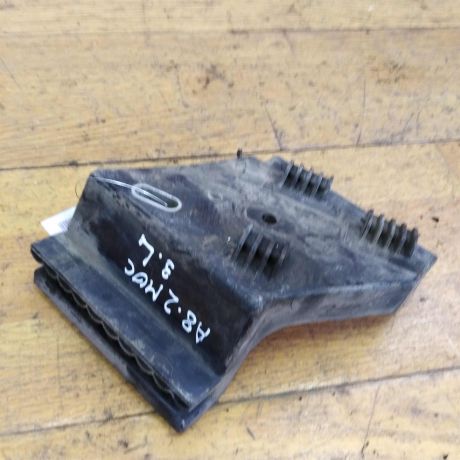 napravliaiushhaia-zadnego-bampera-levaia-audi-a8-d2-art-24822-big-0