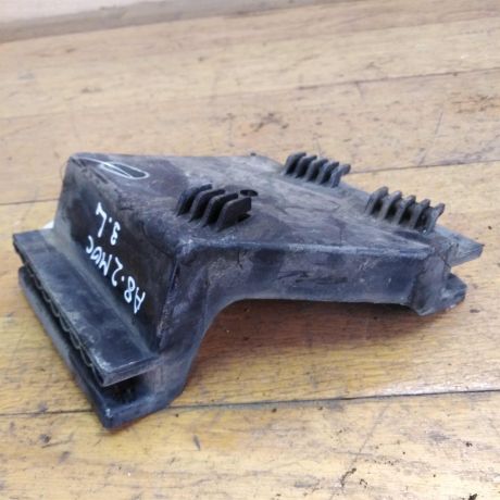 napravliaiushhaia-zadnego-bampera-levaia-audi-a8-d2-art-24822-big-1