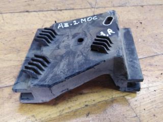 napravliaiushhaia-zadnego-bampera-pravaia-audi-a8-d2-art-24823