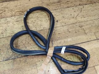 rezinka-uplotnitelnaia-dveri-zadniaia-pravaia-audi-a8-d2-art-25114