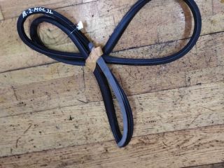 rezinka-uplotnitelnaia-dveri-zadniaia-levaia-audi-a8-d2-art-25135