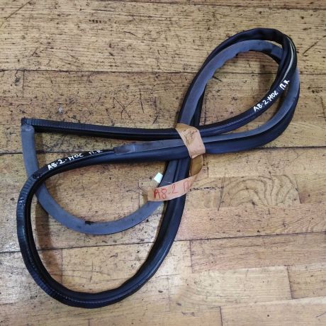 rezinka-uplotnitelnaia-dveri-peredniaia-pravaia-audi-a8-d2-art-25162-big-0