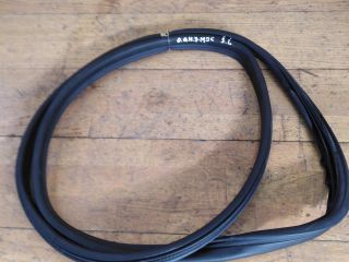 uplotnitelnaia-rezinka-dveri-zadniaia-levaia-opel-astra-h-universal-art-25940