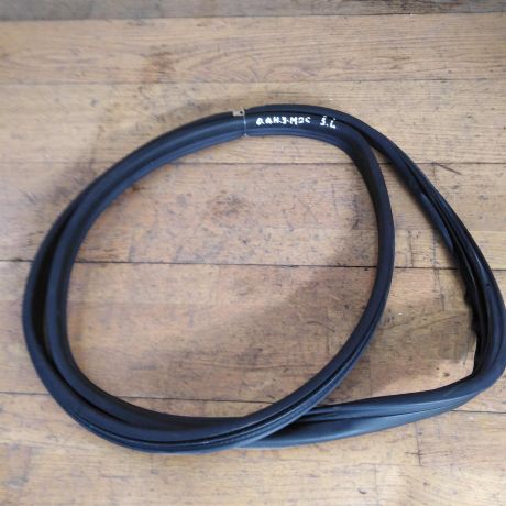 uplotnitelnaia-rezinka-dveri-zadniaia-levaia-opel-astra-h-universal-art-25940-big-0