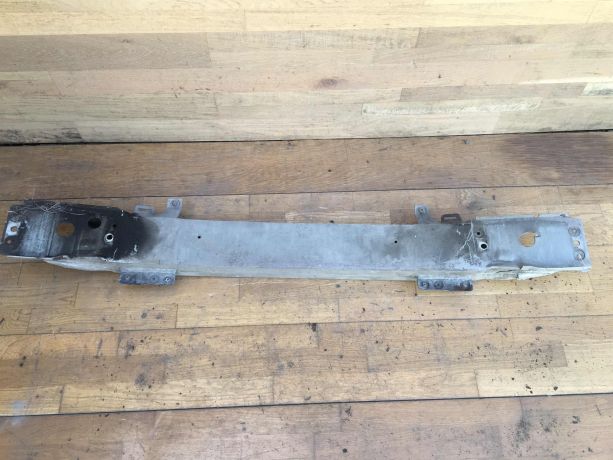 usilitel-perednego-bampera-volvo-s80-defekt-art-26445-big-3