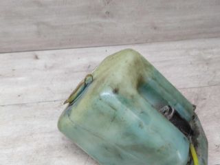 bacok-omyvaiushhei-zidkosti-stekla-volkswagen-jetta-2-art-27623