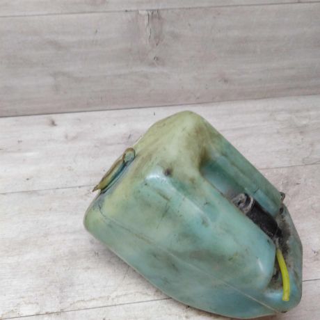 bacok-omyvaiushhei-zidkosti-stekla-volkswagen-jetta-2-art-27623-big-0