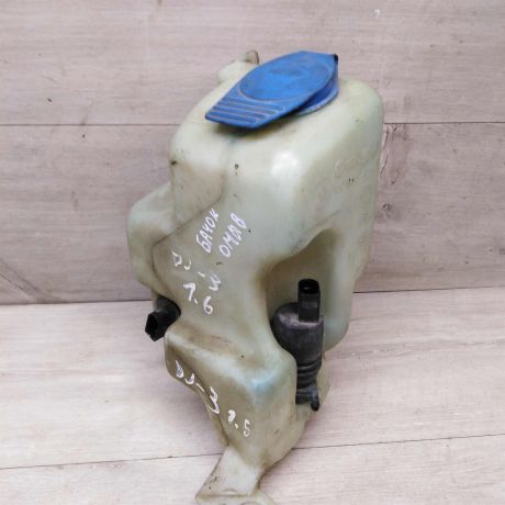 bacok-omyvatelia-lobovogo-stekla-volkswagen-bora-art-27863-big-0