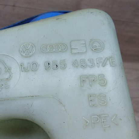 bacok-omyvatelia-lobovogo-stekla-volkswagen-bora-art-27863-big-1