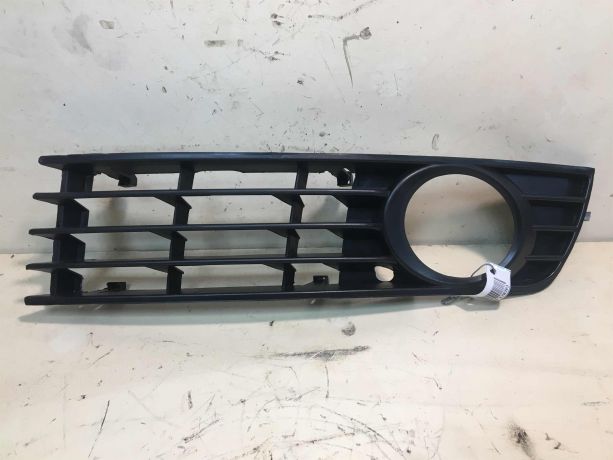 resetka-bampera-levaia-audi-a4-b6-8e-s-otverstiem-pod-protivotumannuiu-faru-art-29327-big-0