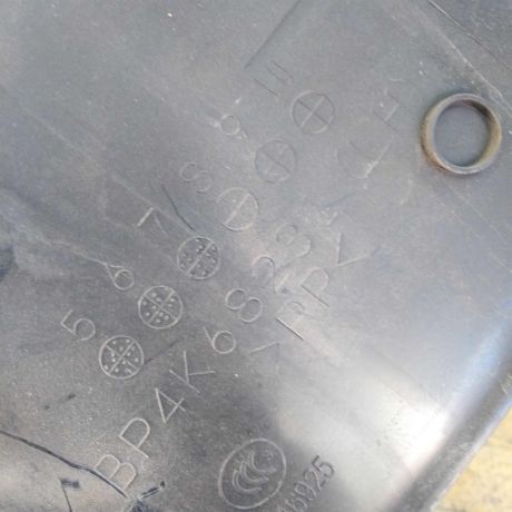 nakladka-srednei-stoiki-salona-levaia-nizniaia-dekorativnaia-mazda-3-bk-xetcbek-art-29766-big-1