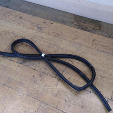 rezinka-uplotnitelnaia-dveri-zadniaia-levaia-mazda-3-bk-xetcbek-art-30013-big-0